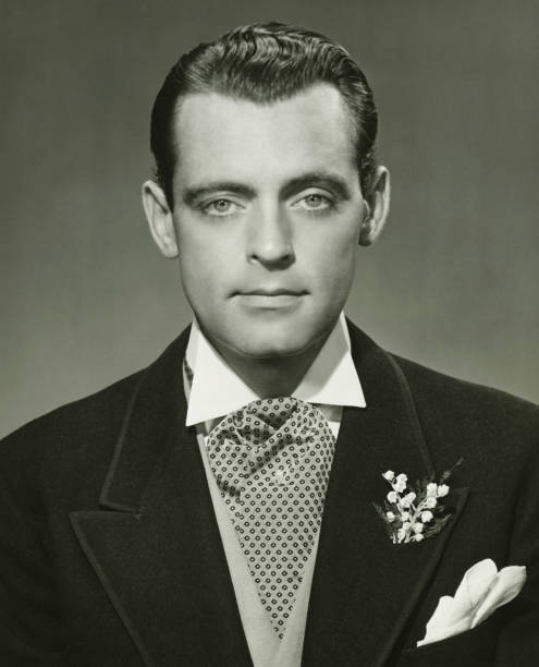 jeune homme d'affaires dans le studio, (b & w), portrait - cravat photos et images de collection