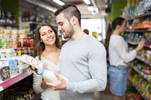 istock Young couple at grocery 576548660