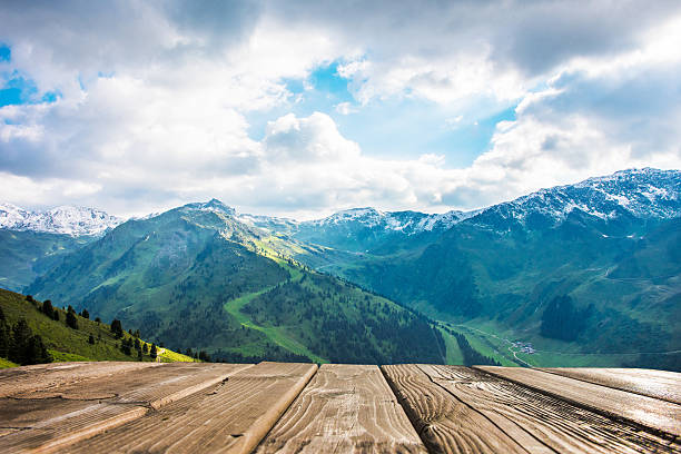 leerer tisch mit bergblick - woods tree panoramic snow stock-fotos und bilder