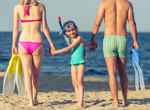 Photo of a smiling family at the beach