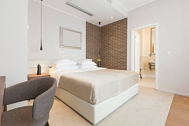 インテリアのモダンなホテルのベッドルーム - bedroom authority bed contemporary ストックフォトと画像