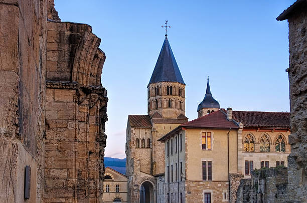 フランスのクリュニー教会 - macon ストックフォトと画像