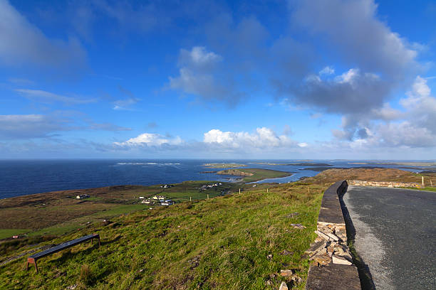 vista da península dingle - irlanda - republic of ireland famous place dingle peninsula slea head - fotografias e filmes do acervo