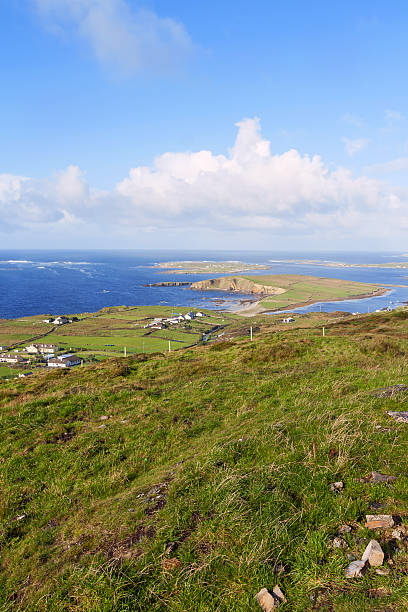 vista da península dingle - irlanda - republic of ireland famous place dingle peninsula slea head - fotografias e filmes do acervo