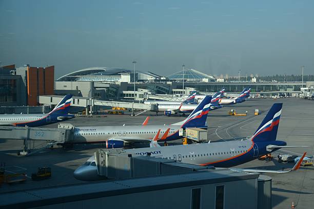 l'aéroport international de sheremetyevo, moscou, russie - aeroflot photos et images de collection