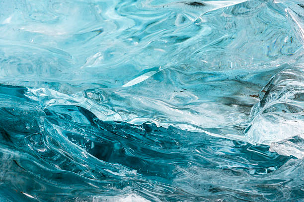 동굴에서 놀라운 푸른 얼음 텍스트 벽. 호프. 아이슬란드 - ice cold glacier blue 뉴스 사진 이미지