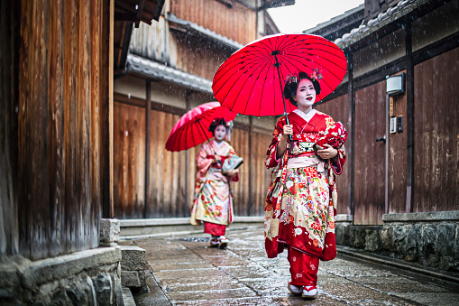 Maikos walking on a rainy day in the streets of Gion,Kyoto.