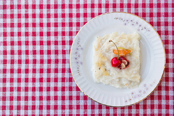 istock Gullac / Turkish Traditional Ramadan Dessert 576752604