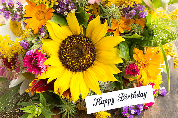 cartão de feliz aniversário com buquê de flores de verão - limonium - fotografias e filmes do acervo