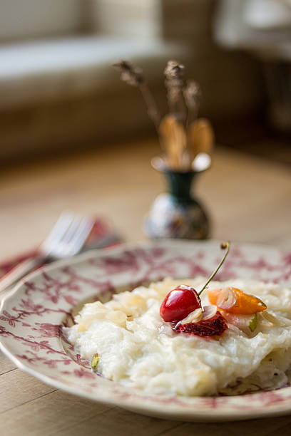istock Gullac / Turkish Traditional Ramadan Dessert 576891762