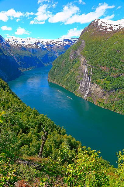 fiordes geiranger, lanchas, cachoeira das sete irmãs - noruega, escandinávia - more objects - fotografias e filmes do acervo