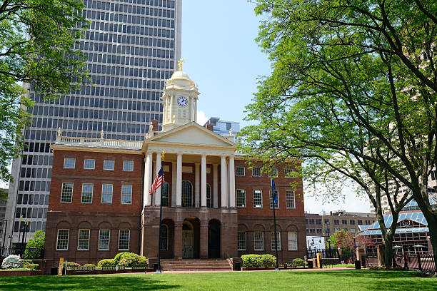 Old State House in downtown Hartford Hartford, USA - May 28, 2016. The Old State House with incidental people in background in downtown Hartford, Connecticut. Hartford is the the capital city of Connecticut and the fourth largest city in the state. american hartford gold bbb stock pictures, royalty-free photos & images