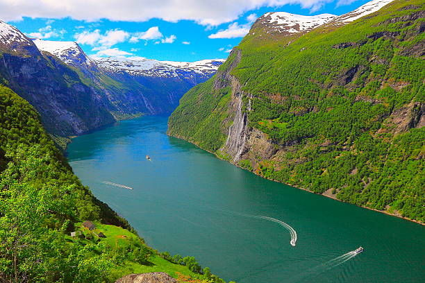 geirangerfjord, grupo de navios de cruzeiro, cachoeira das sete irmãs - noruega, escandinávia - more objects - fotografias e filmes do acervo