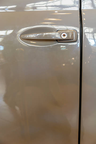 manija de la puerta del coche vieja cerradura gris - car door white doorknob empty fotografías e imágenes de stock