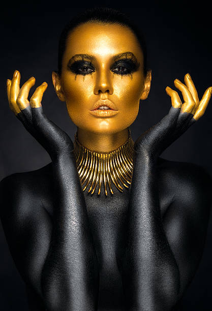 金と黒の色で美しい女性の肖像画 - human lips 写真 ストックフォトと画像
