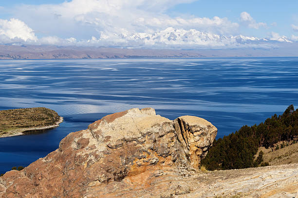 suramérica, paisaje del lago titicaca - bolivia copacabana bolivian ethnicity lake titicaca fotografías e imágenes de stock