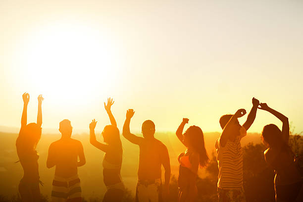 friends partying during summer vacation - group of people women beach community imagens e fotografias de stock