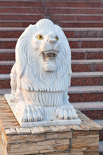 istock Attractions on site for a Buddhist temple. 576931754