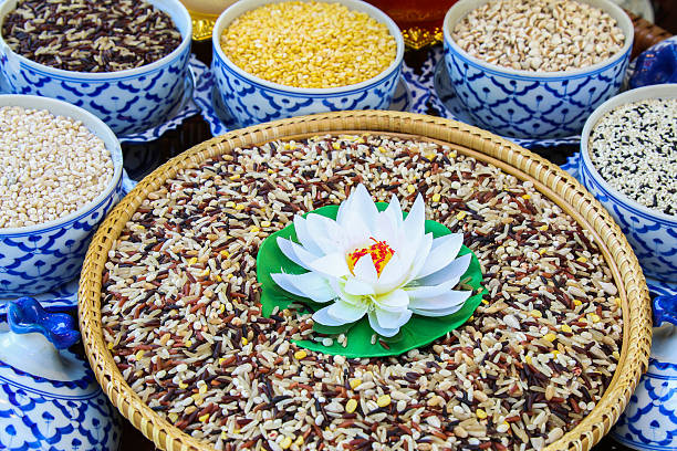 istock Spa,rice coating with natural herb in bowl 576935124