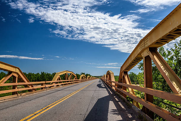 pony bridge auf der route 66 in oklahoma - route 66 road number 66 highway stock-fotos und bilder