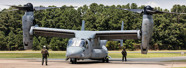 aeronave osprey v-22 v/stol no aeroporto horace williams - v22 - fotografias e filmes do acervo