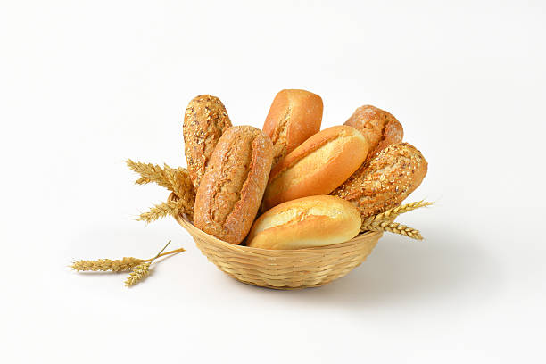 dores variadas petit - bread bread basket basket whole wheat - fotografias e filmes do acervo