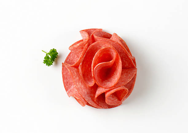 salami tranches fines - cold cuts thin portion salami photos et images de collection
