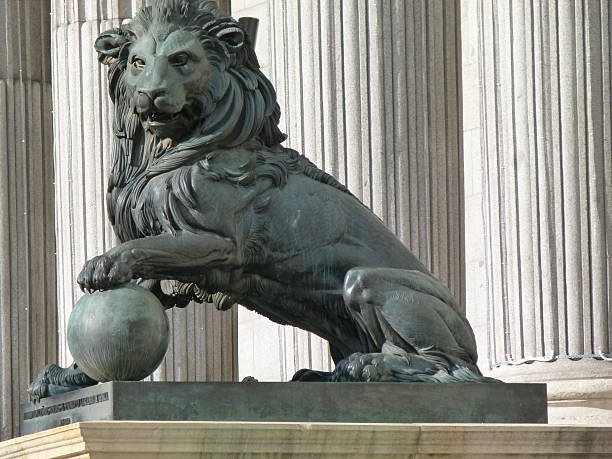 istock Congress of Spain (lion) 577335618