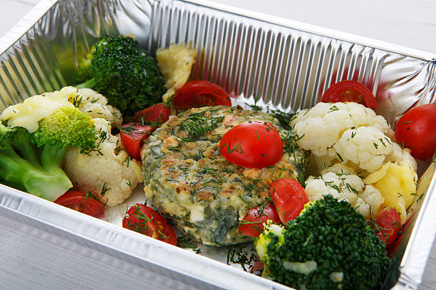 comida saludable en cajas, concepto de dieta. - sport collection cauliflower residential structure fotografías e imágenes de stock