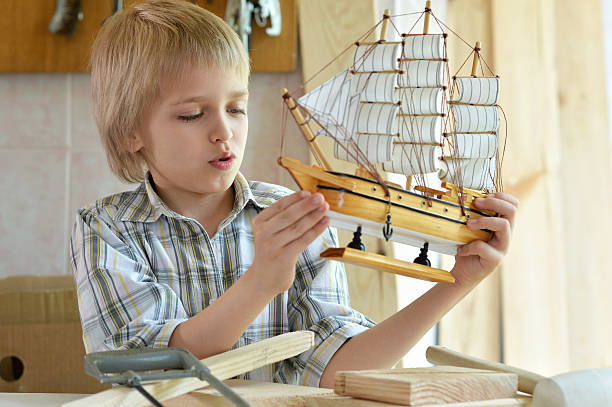 istock little boy  working with wood 577627518
