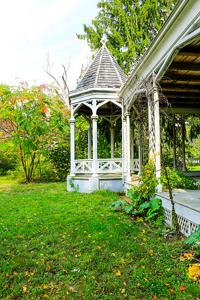 istock Old Deerfield Village Historic District building 577652888