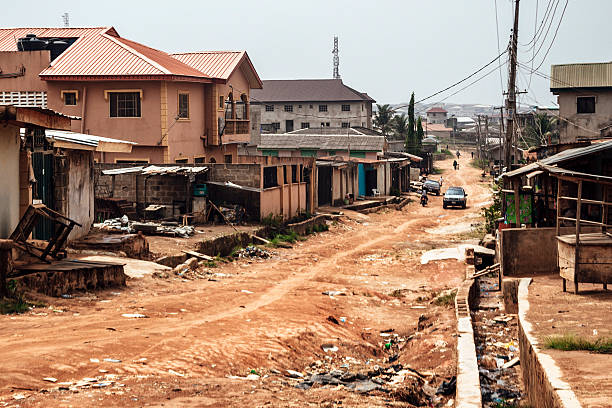 ruas de lagos, nigéria.   - poverty ugliness residential structure usa - fotografias e filmes do acervo