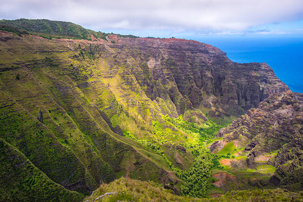 istock Dramatic landscape view of Na Pali coastline, cliffs and valley 577949476