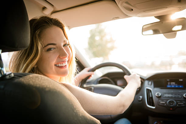 evening drive - teenager at car - driving car drive women imagens e fotografias de stock