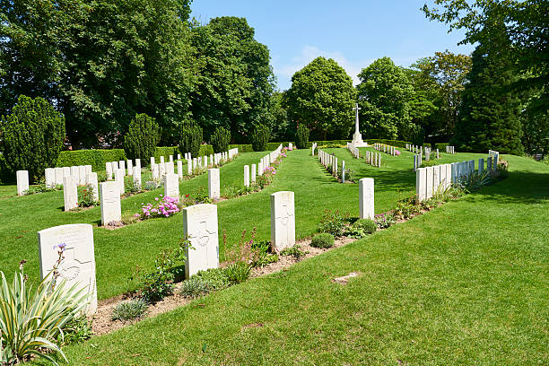 кладбище войны в бельгии - flanders war grave war memorial стоковые фото и изображения