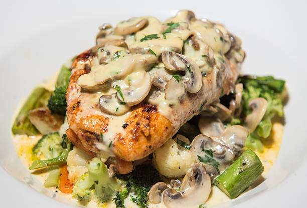 grilled chicken breast and vegetables with creamy mushroom sauce - grilled chicken chicken herb thin imagens e fotografias de stock