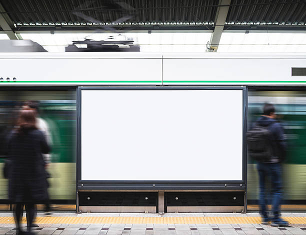 banner de billboard en blanco en la estación de metro con personas borrosas - billboard fotografías e imágenes de stock