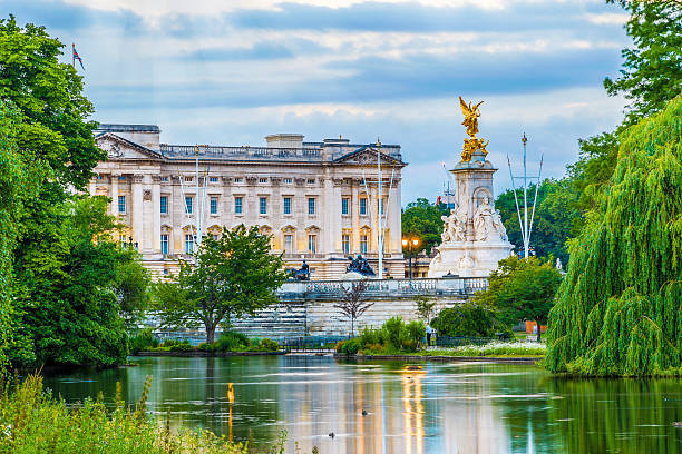 o palácio de buckingham, london - palace buckingham palace london england england - fotografias e filmes do acervo