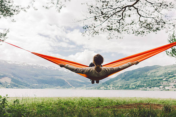 donna in amaca - summer vacations women hammock foto e immagini stock