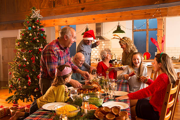 boże narodzenie kolacja  - large family zdjęcia i obrazy z banku zdjęć