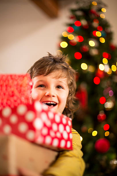 ver todas mis presenta. - christmas tree decorations indoors selective focus arrangement fotografías e imágenes de stock
