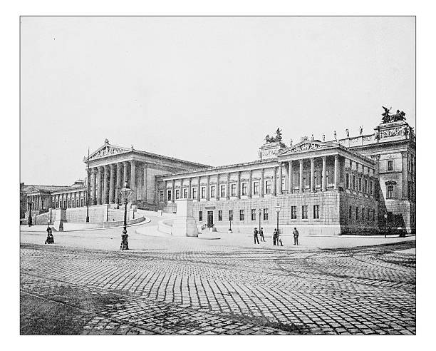 ilustraciones, imágenes clip art, dibujos animados e iconos de stock de fotografía antigua del edificio del parlamento austriaco (viena, austria)-siglo 19 - colonnade column architecture austria