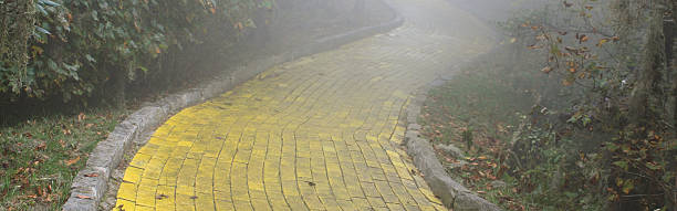 żółty murowany tła drogi banner - brick yellow road footpath zdjęcia i obrazy z banku zdjęć