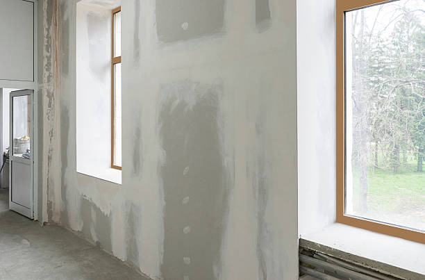 istock Unfinished interior of apartment  under construction with windows 578298938