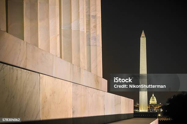 Photo libre de droit de Washington Monument Illuminé banque d'images et plus d'images libres de droit de Nuit - Nuit, Washington DC, Le Capitole