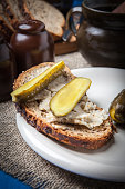 scheibe-landbrot-mit-hausgemachtem-schmalz-und-gurke.jpg?b=1&s=170x170&k=20&c=gnSDT1y1pfHlm3pBDSXvJ5OdRPog65Du_uvUduMAiog=