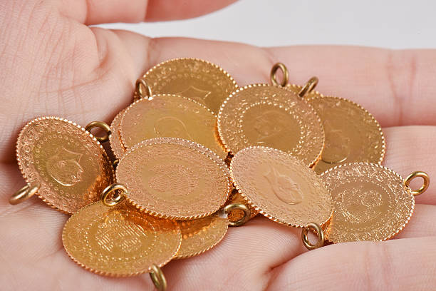 monedas de oro turcas tradicionales - italian currency fotografías e imágenes de stock