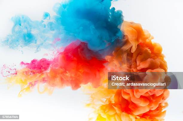 Farbspritzer Auf Weißem Hintergrund Stockfoto und mehr Bilder von Farbton - Farbton, Rauch, Malfarbe