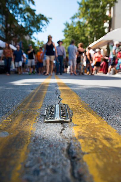 State Street in Bristol, Tennessee and Virginia Crowds gather in downtown Bristol for the 2014 Rhythm and Roots Festival. The town is bisected by the Tennessee-Virginia state line and is known as the birthplace of country music.. virginia us state stock pictures, royalty-free photos & images