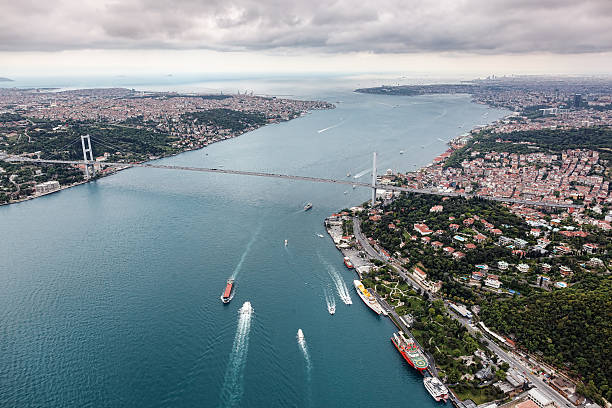 vista aérea de istambul. ponte bósforo - bósforo - fotografias e filmes do acervo